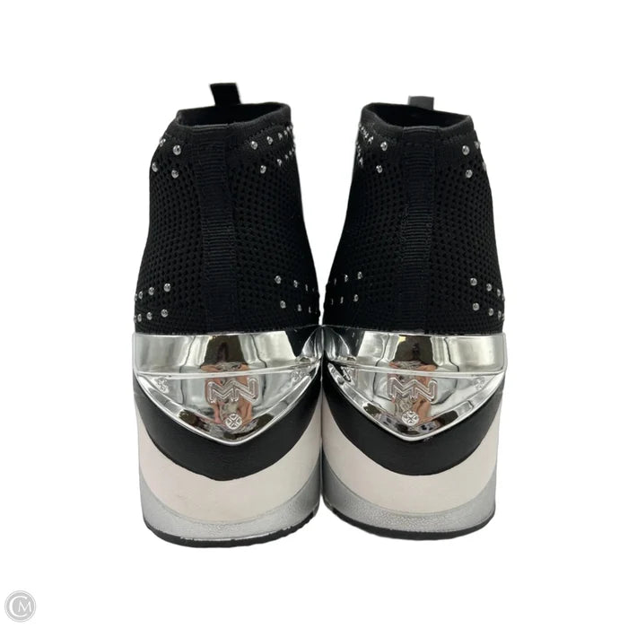 Shoes Sneakers By Skechers In Black & Silver, Size: 8