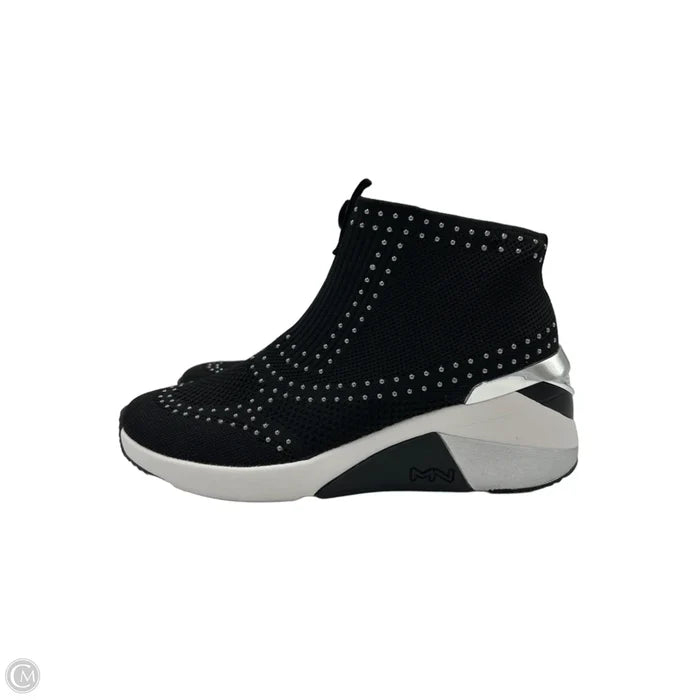 Shoes Sneakers By Skechers In Black & Silver, Size: 8